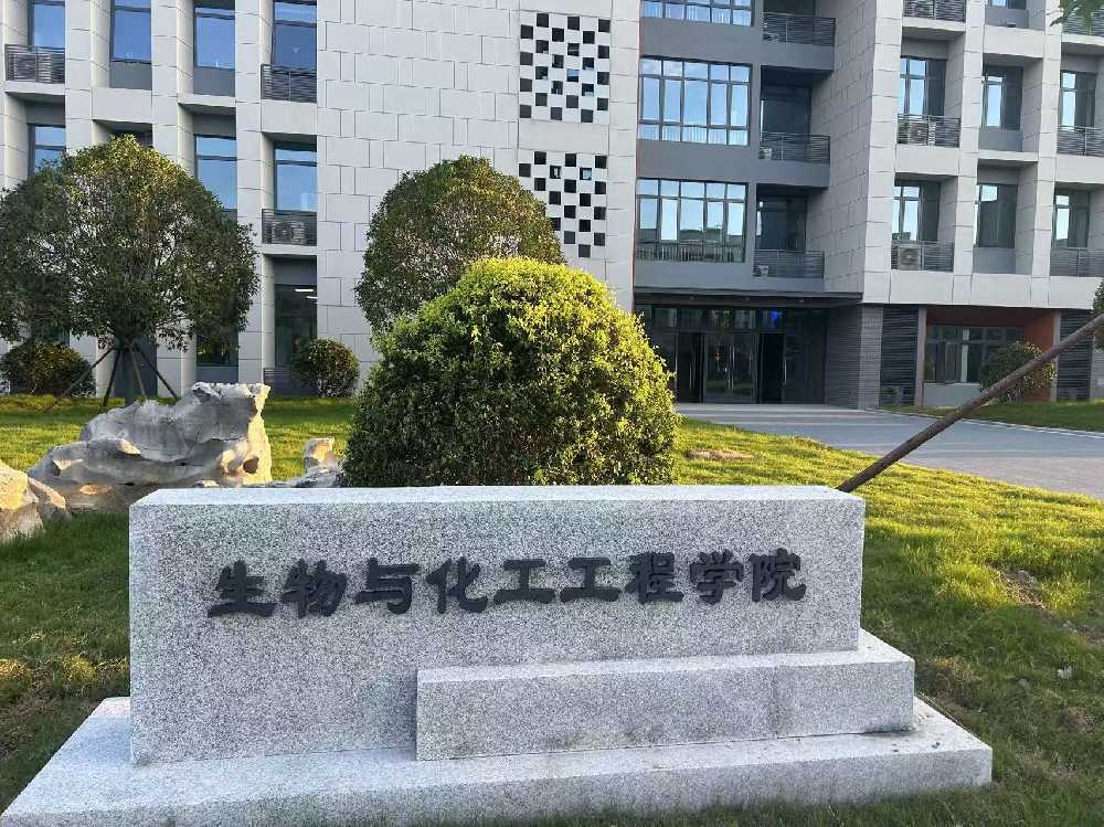 舟曲县扬州职业大学体育场高杆灯项目